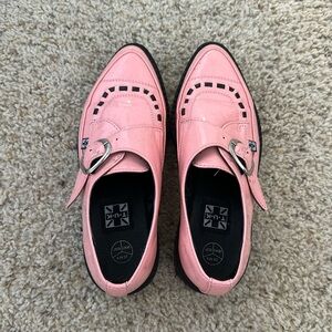 Pink pointed creepers